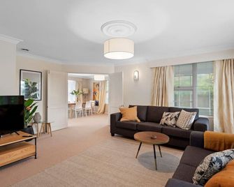 Little Garden Home - Christchurch - Huiskamer