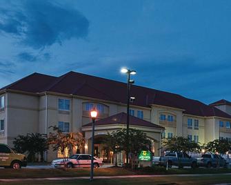 La Quinta Inn & Suites by Wyndham Slidell - North Shore Area - Slidell - Building