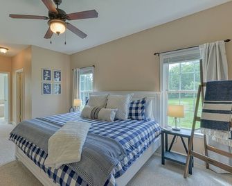 Lakeside Retreat with Private Dock w/ Kayaks and Paddle-boards! Boat Slip too! - Orange - Camera da letto