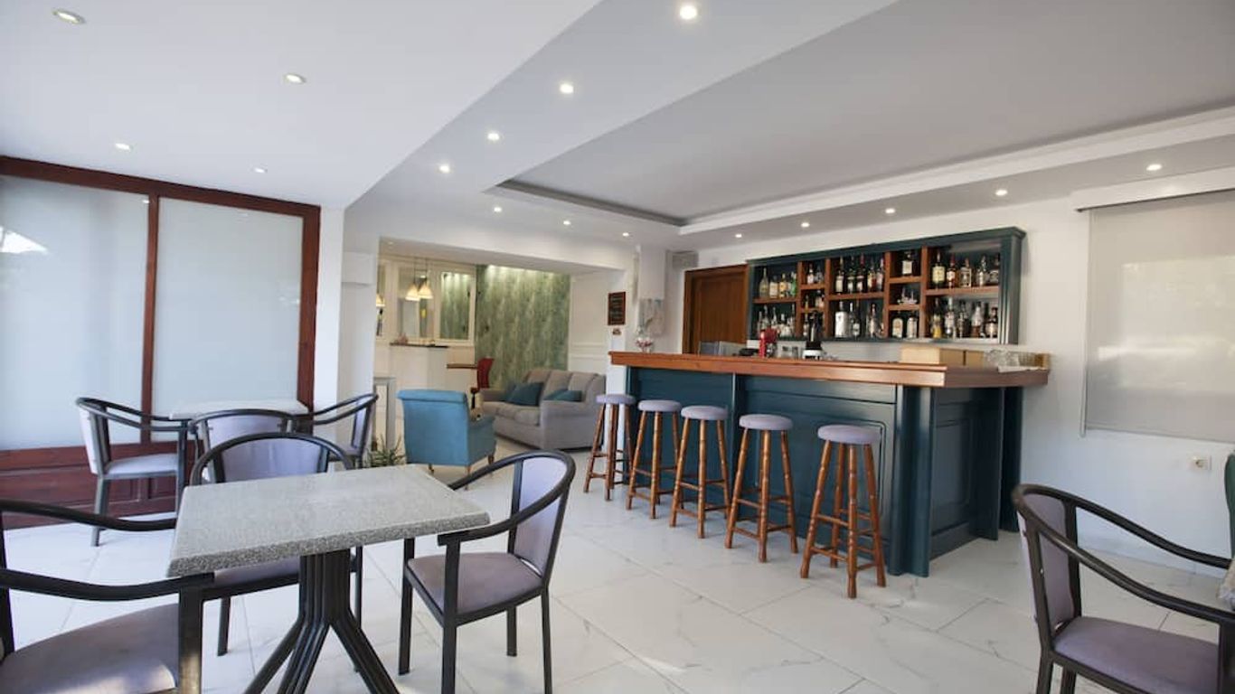 جون آند ماريز ستوديوز