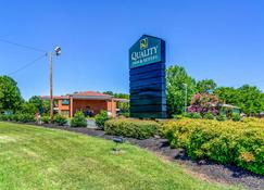 Quality Inn and Suites Creedmor - Butner - Creedmoor - Bâtiment