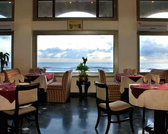 Paradise Isle Beach Resort - Malpe - Restaurant