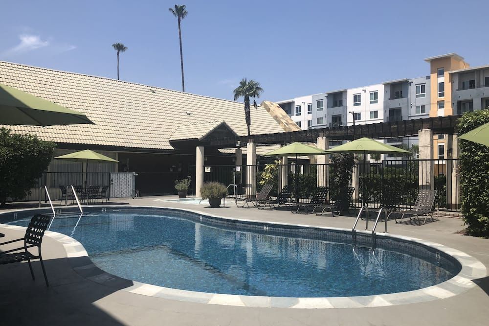 Mikado Hotel thumbnail 3