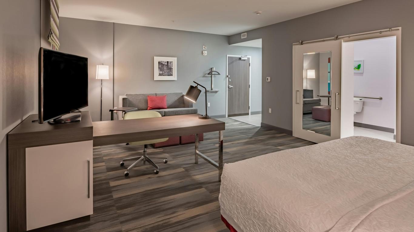 Hampton Inn and Suites Dallas/Plano Central