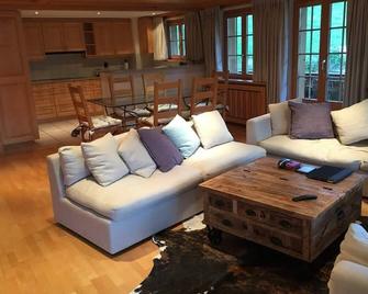 Great luxurious Flat in pitoresque Lauenen village - Saanen - Σαλόνι