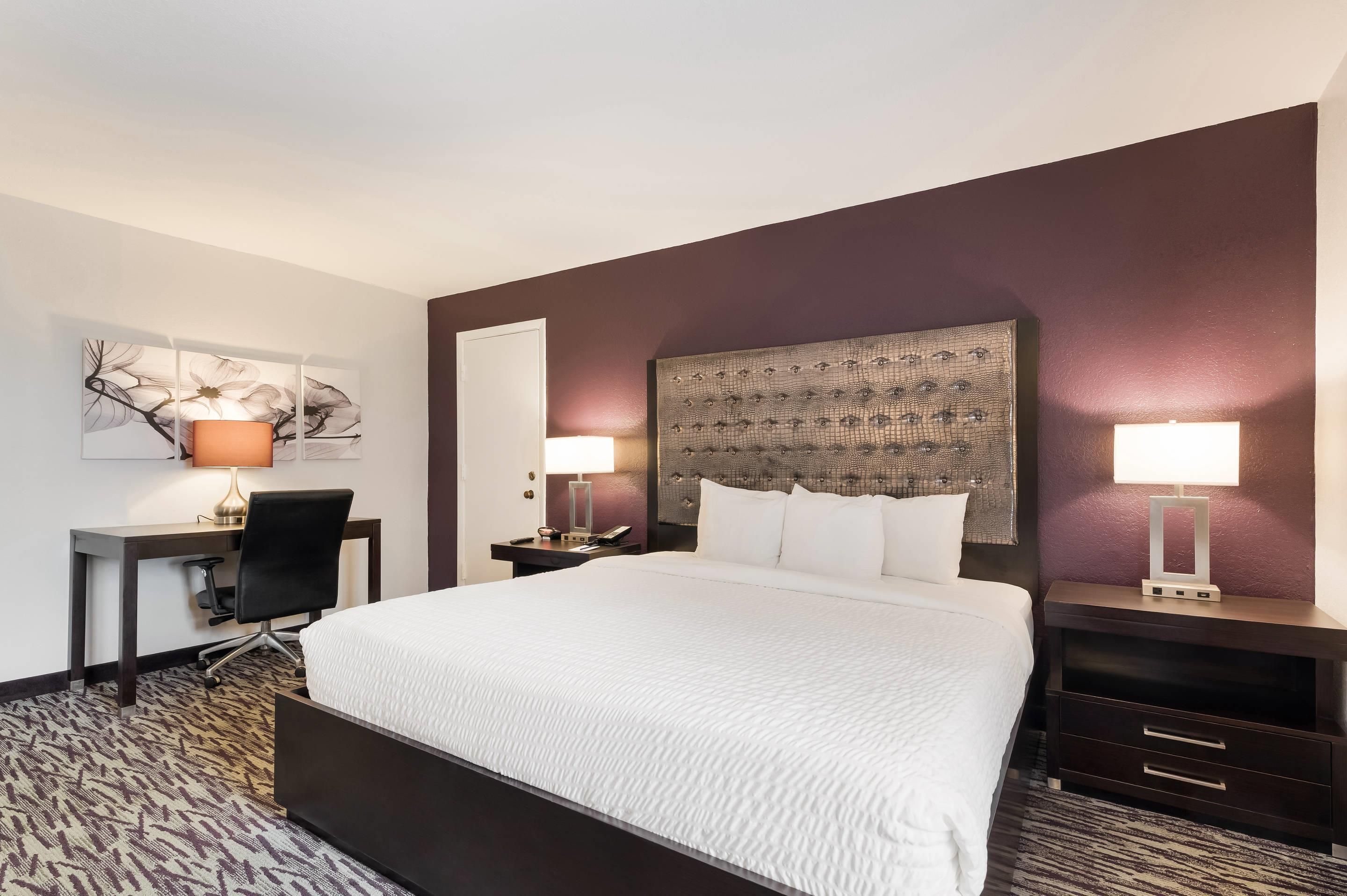 Clarion Inn & Suites Across From Universal Orlando Resort - Orlando - Habitación