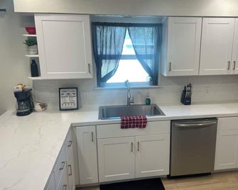 Peaceful 2-bedroom 1 bath house in the heart of Mountain Home - Mountain Home - Cocina