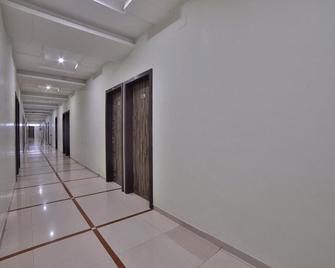 President The Hotel - Surendranagar - Hallway