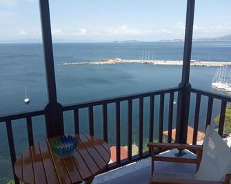 Selenunda - Loutraki - Balcony