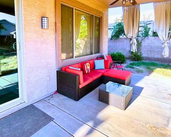 Calming 5 Bed, 3 Bath, in Good Location - Maricopa - Patio