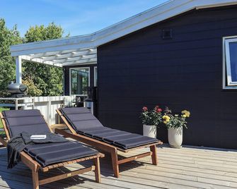 Holiday home with a direct path to the sea - Korsør - Patio