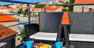 Sea Pearl Residence - Top beachfront location apartments in Bol centre - Bol - Balcony