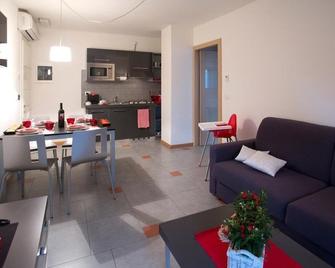Lacroma Aparthotel - Grado - Living room