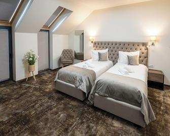 Alive Hotel - Oradea - Bedroom