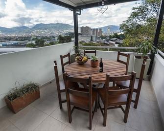 Poblado Guest House - Medellín - Balcony