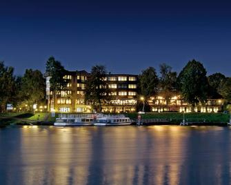 Hotel am Wasserfall - Lingen - Budova