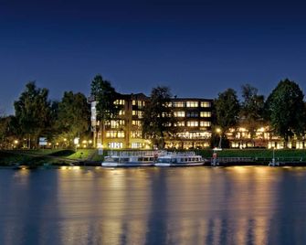 Hotel am Wasserfall - Lingen - Budova