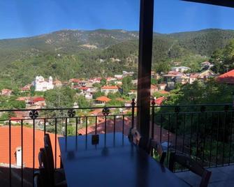 Mountain Rose Garden Hotel & Restaurant - Pedhoulas - Balkon