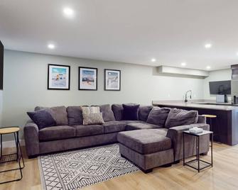 On Mountain Time - Kingfield - Sala de estar