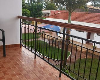 Lillian Towers Hotel - Lira - Balcón