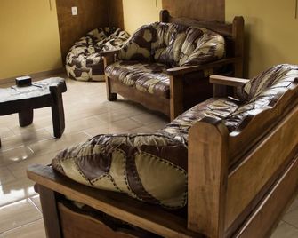 Pousada Colonetti - Lindóia - Sala de estar