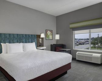 Hampton Inn by Hilton Midland - Midland - Schlafzimmer