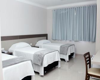Hotel Cadori - Maringá - Schlafzimmer