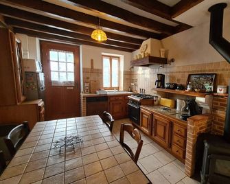 Quiet cottage with private garden near forest & Loire - Gien - Kuchyň