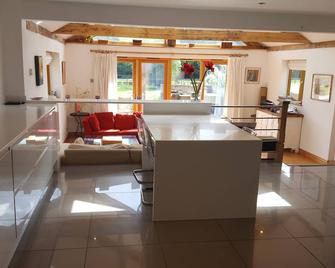3 Bed (Ensuite) Self Catering Contemporary Oak Framed In Rural Countryside - Haslemere - Wohnzimmer