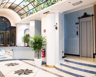 iH Hotels Milano Bocconi - Milán - Recepción