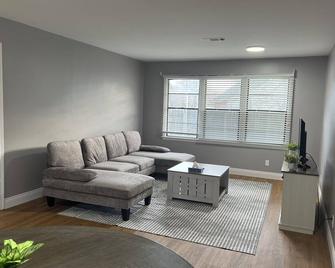 Vidalia Vista Retreat - Vidalia - Living room