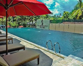 Ballena Regency - Mirissa - Piscina