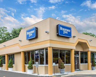 Rodeway Inn MacArthur Airport - Ronkonkoma - Building