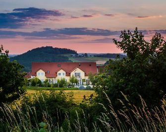 Hollerhöfe - Zu Gast im Dorf Betriebsgesellschaft mbH - Waldeck (Oberpfalz) - Vista del exterior