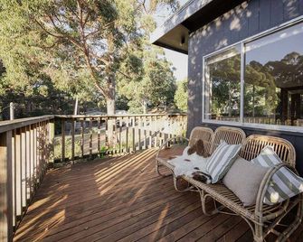Stewie's Nest - Port Arthur Shack with fire pit - Port Arthur - Balcony