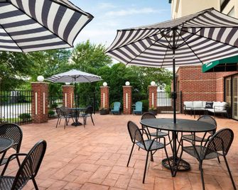 وينجيت باي ويندهام لويسفيل إيست - لويزفيل (كنتاكي) - شرفة مرصوفة