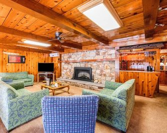 The Kern Lodge - Kernville - Living room