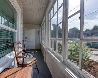 #stayinmydistrict Heritage By The Bay - Coos Bay - Balcony