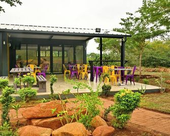 슬립오버 푼다 마리아 - 토호얀도우 - 파티오