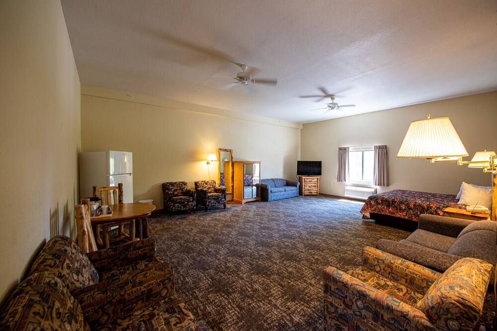 سوبر 8 باي ويندام بريدجفيو أوف ماكيناو سيتي - ماكيناو ستي - غرفة معيشة