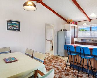 Amongst the Action - Te Kaha - Te Kaha - Comedor