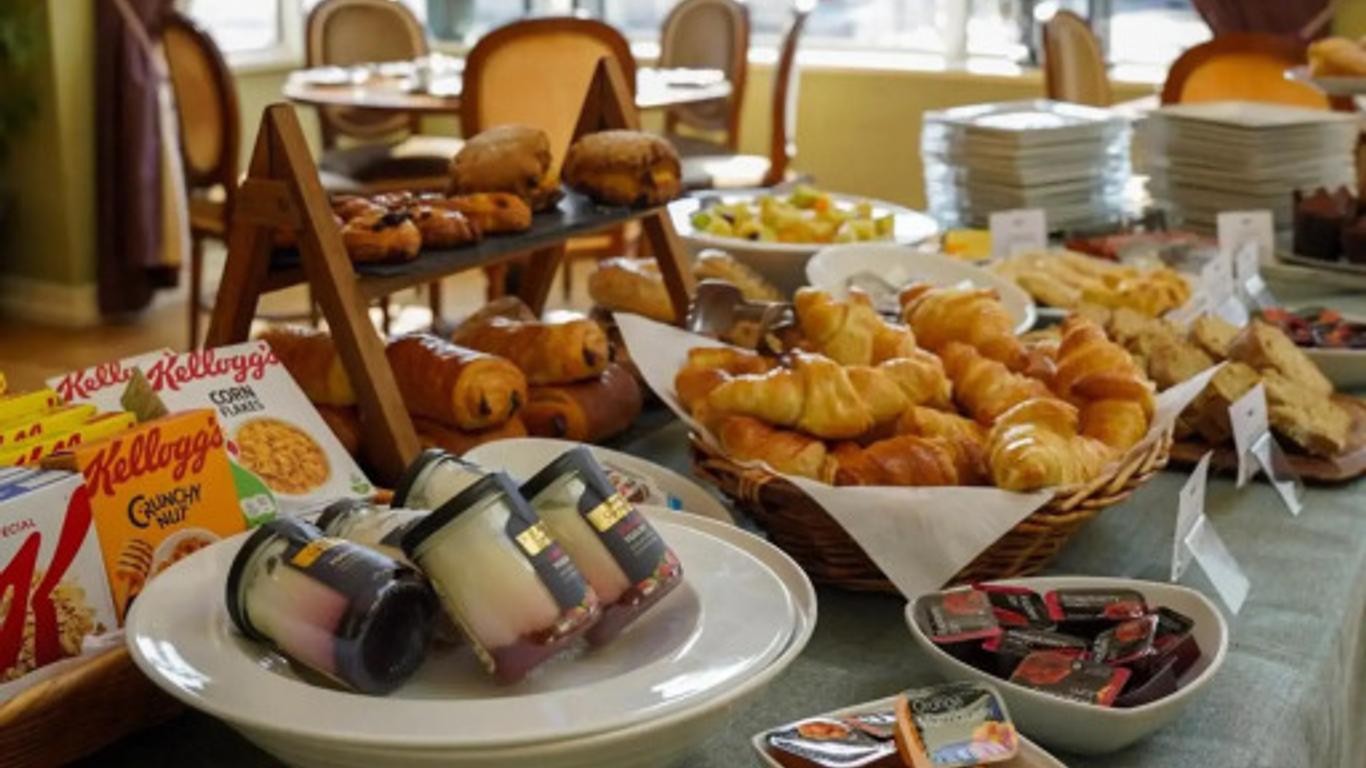 Alcock & Brown Hotel