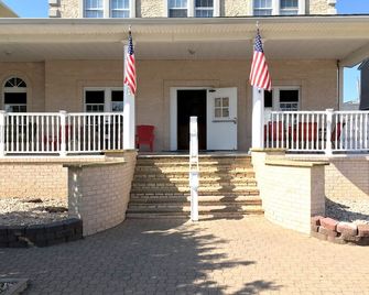 Half Block From Belmar Beach!! - Belmar - Building