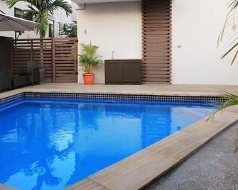 Greystone Apartments 03 - Nadi - Piscina