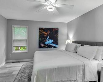 South Asheville Townhome 14 B - Arden - Bedroom