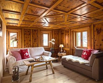 Hotel Chesa Staila - La Punt-Chamues-ch - Living room