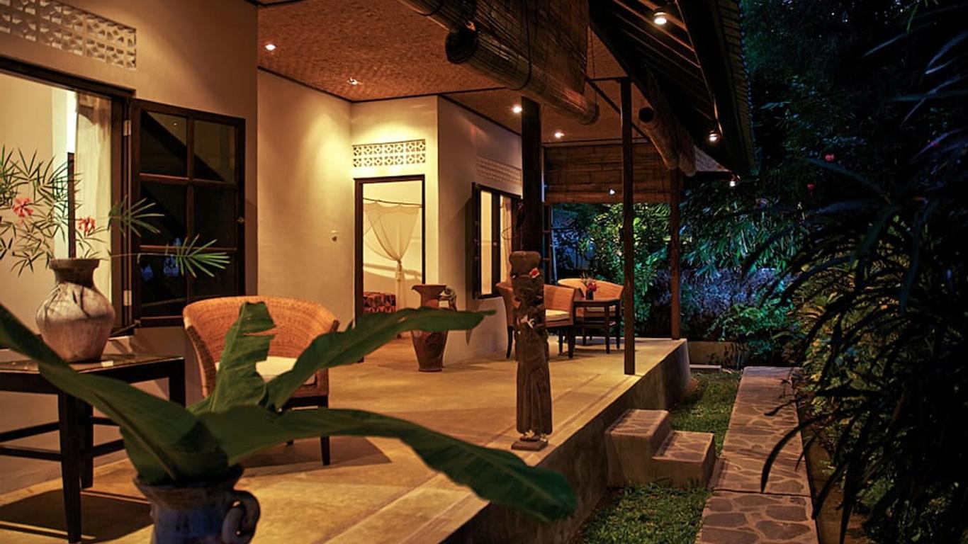 Cili Emas Oceanside Resort