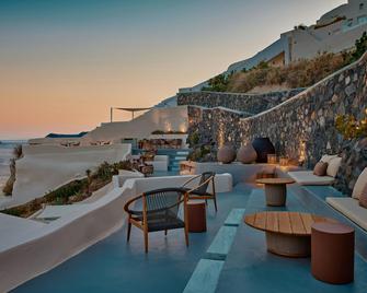 Mystique, a Luxury Collection Hotel, Santorini - אויה - מרפסת