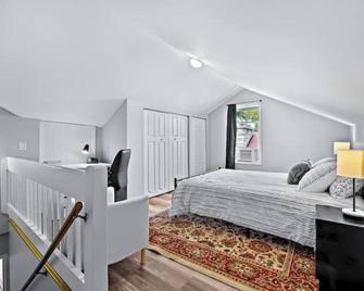 Cozy Wauk-Townhse near navy base\n\n - Waukegan - Bedroom