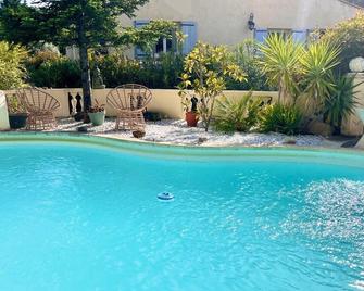 Appartement Dans Propriété au Calme Avec Piscine - Rognac - Piscine